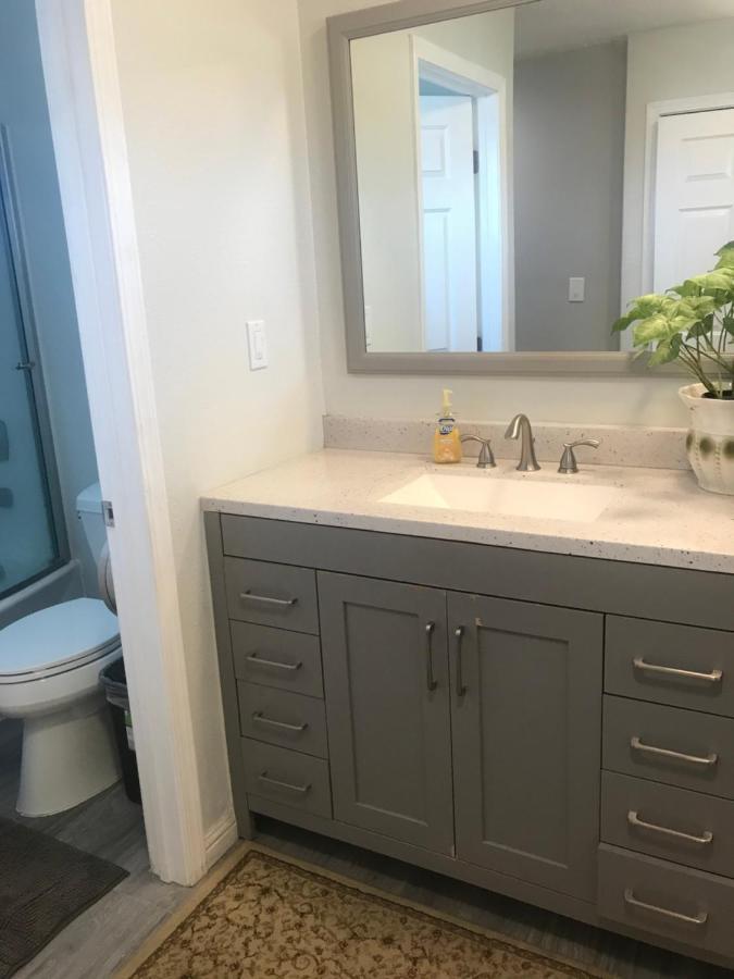 Private La Bedroom W Private Half-Bathroom - Ac - Wifi - Private Fridge -Smart Tv Los Angeles Eksteriør billede