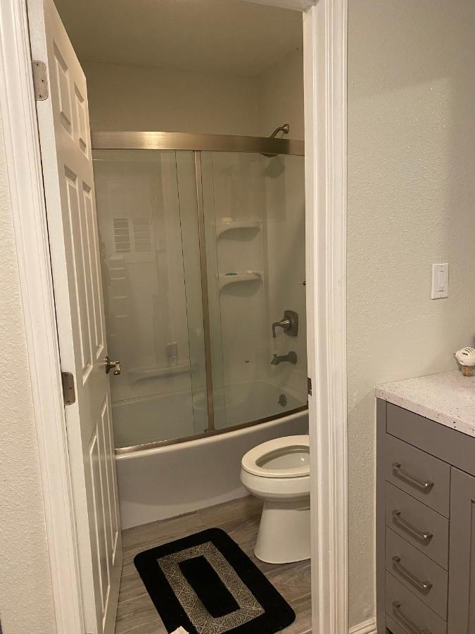 Private La Bedroom W Private Half-Bathroom - Ac - Wifi - Private Fridge -Smart Tv Los Angeles Eksteriør billede