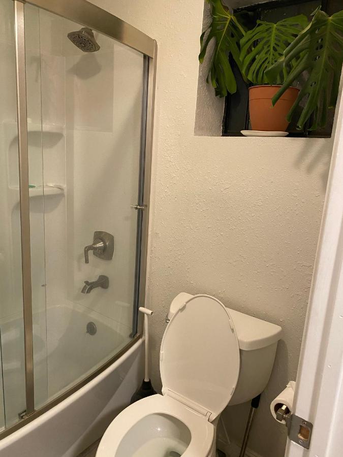 Private La Bedroom W Private Half-Bathroom - Ac - Wifi - Private Fridge -Smart Tv Los Angeles Eksteriør billede